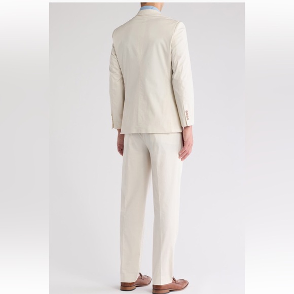 Nautica
Stretch Cotton Suit Color: White
Size: 46R
Fit: True to size - Picture 2 of 3